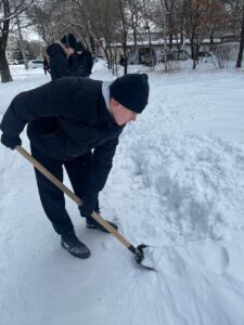 Чистим снег