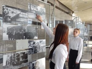 Прикоснулись к истории: студенты музыкального отделения на выставке «Амурская рать»
