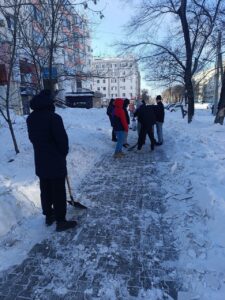 продолжают борьбу с последствиями снежного циклона!