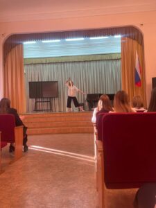 Рояль в кустах