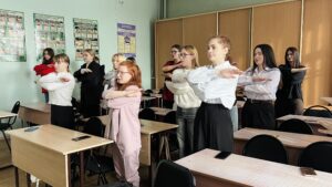 Забавная гимнастика для малышей: будущие педагоги учились дышать правильно и весело