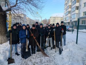 продолжают борьбу с последствиями снежного циклона!