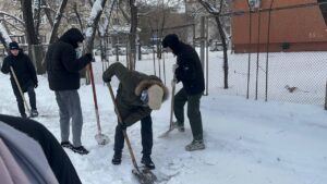 Чистим снег
