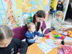 Амурский педагогический колледж: добрые дела в День детей, больных раком