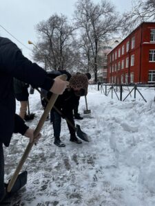 Чистим снег