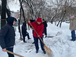 Чистим снег