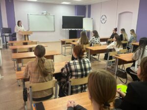 От теории к практике: встреча с молодым педагогом Эльвирой Закорюкиной