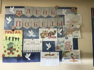 В общежитиях колледжа почтили память героев: стихи, плакаты, вальс и общая гордость