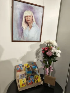 «То, что хотела показать…»: театр «В главных ролях» — на открытии выставки памяти Анны Максименко