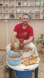 Магия глины: участники чемпионата готовятся к состязаниям в гончарном деле на «Абилимпикс»